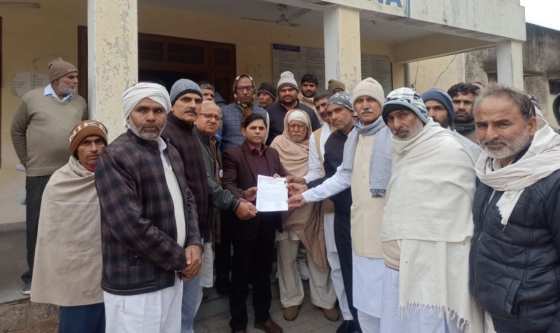 Memorandum given to Tehsildar for compensation of losses caused by hailstorm and waterlogging