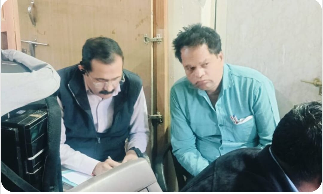Chhindwara News CEO suspends bribe-taking secretary Lokayukta had arrested him while taking bribe