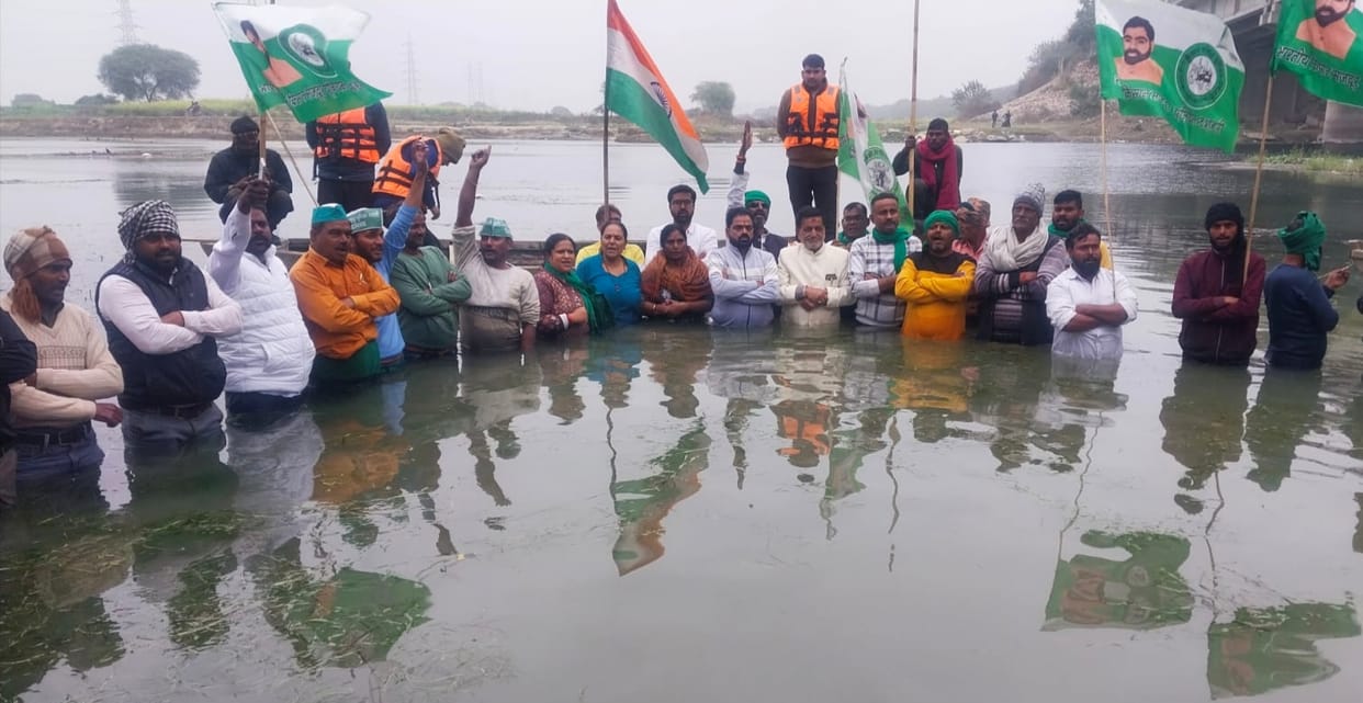 Protested land acquisition by doing water satyagraha in Lucknow