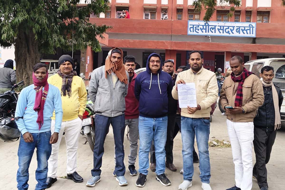 Accountant and Munshi accused of arbitrary recovery