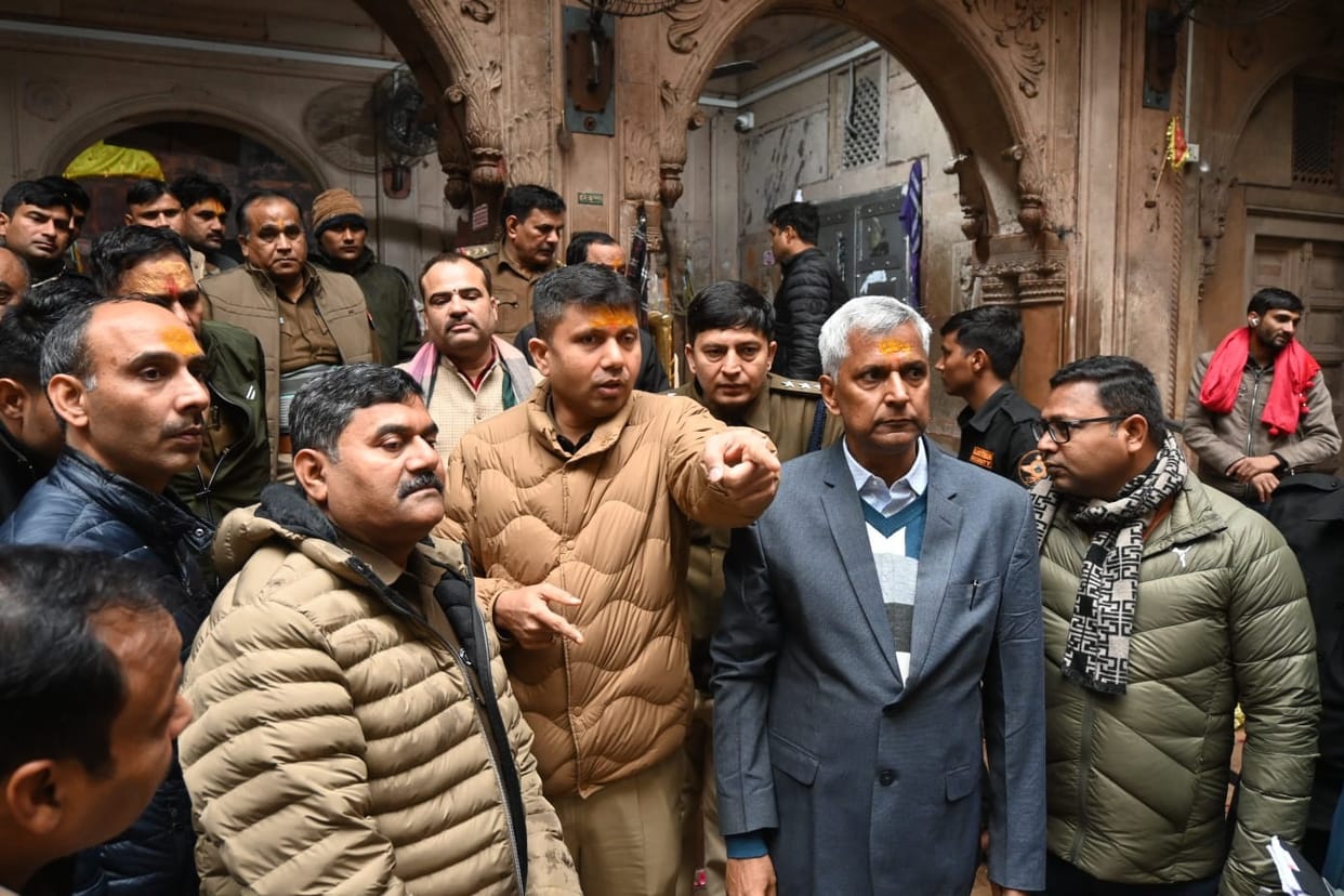 Devotees should not stay for long in Banke Bihari temple