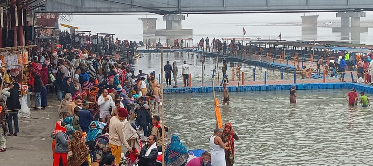 On Paush Amavasya, devotees earned virtue by bathing in the Ganges