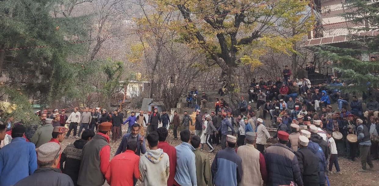 Guna broken into two parts, message of happiness and prosperity in Kharahal valley