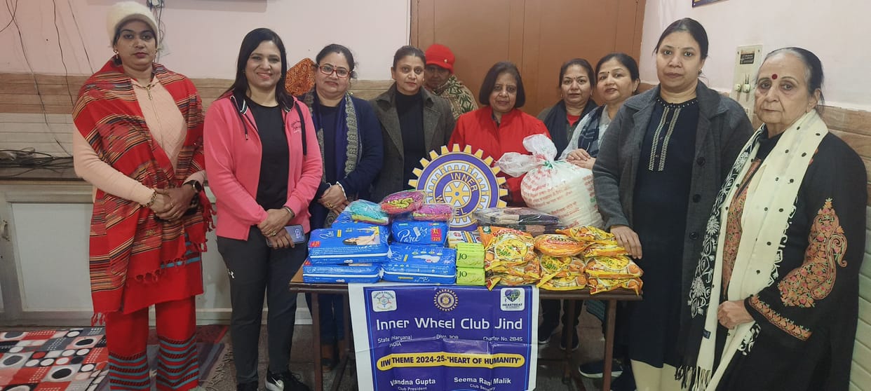 Innerwheel Club distributed goods in the orphanage