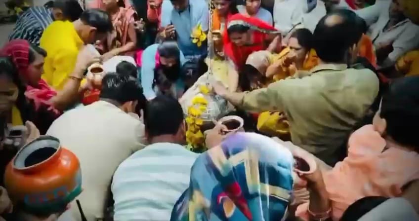 Damoh Crowds of devotees gathered in Shiva's court on the new year, worshiped Lord Jageshwarnath