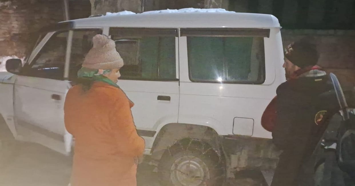 Ambulance stuck in snow, pregnant woman writhing in pain for five hours