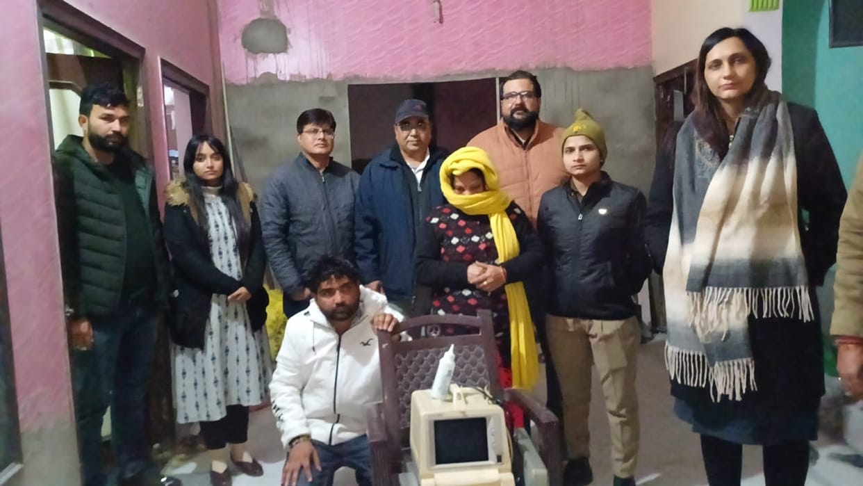 Fetal sex test done through portable machine inside the house, the baby in the woman's womb was revealed
