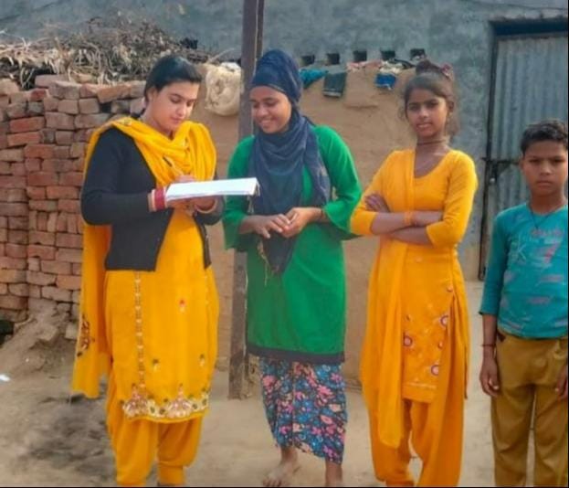 Teachers and numbers are searching for students who do not go to school.