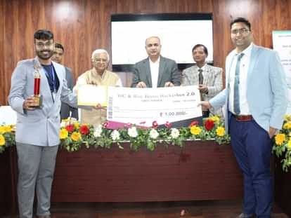 The youth of Jhansi are giving wings to dreams with their unique thinking.