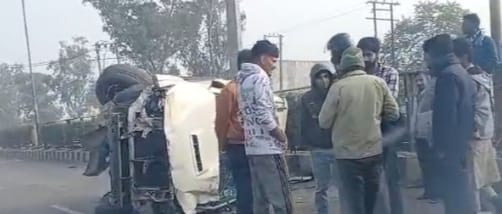 Unbalanced car collided with divider