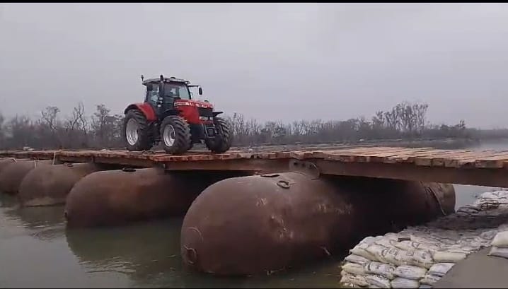 The pontoon bridge is ready, for now only small vehicles will be able to pass