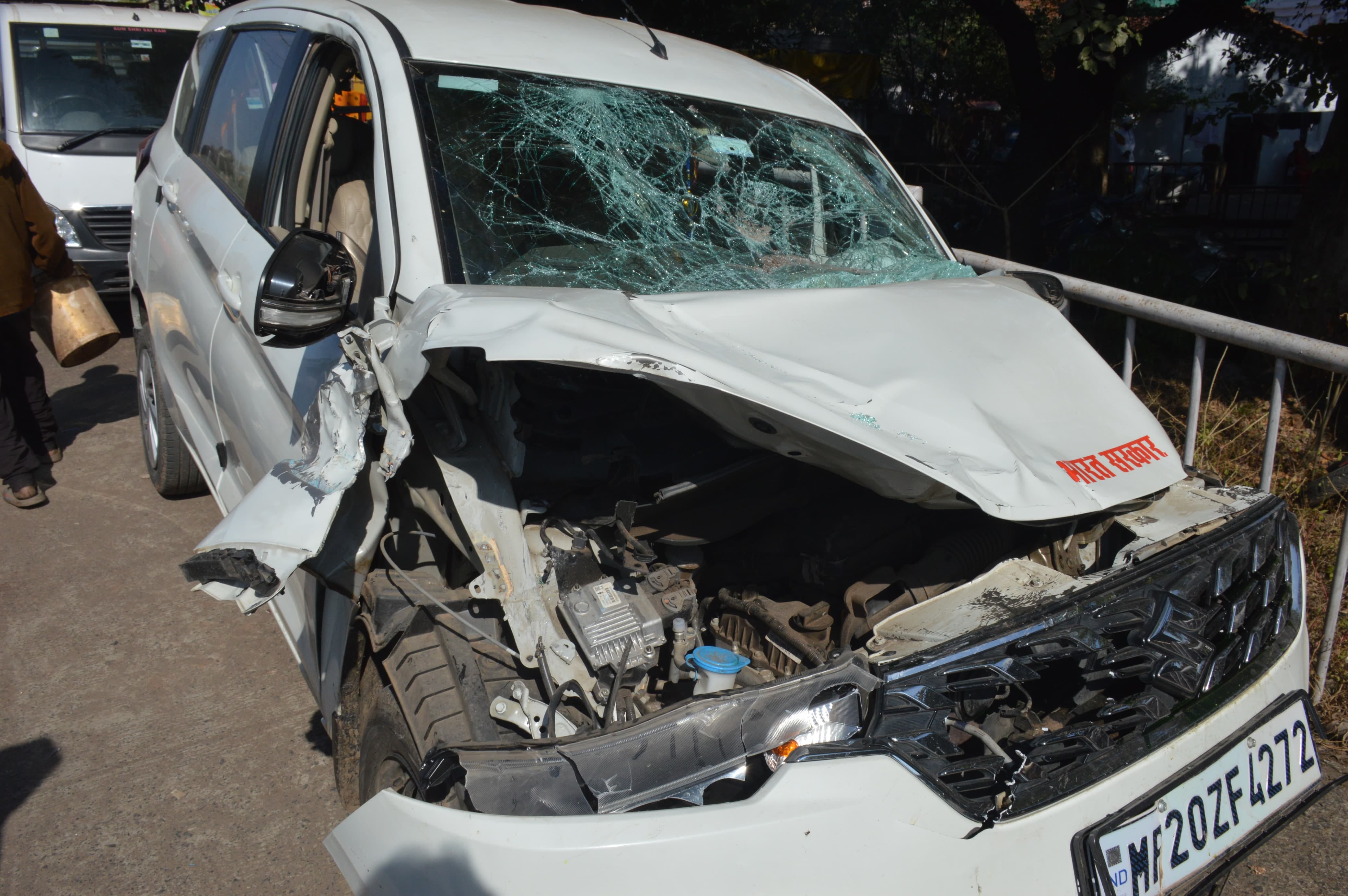 Jabalpur An old woman died after being crushed, three were taken to hospital