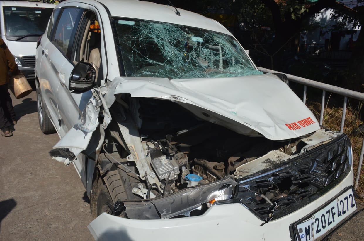 Jabalpur An old woman died after being crushed, three were taken to hospital