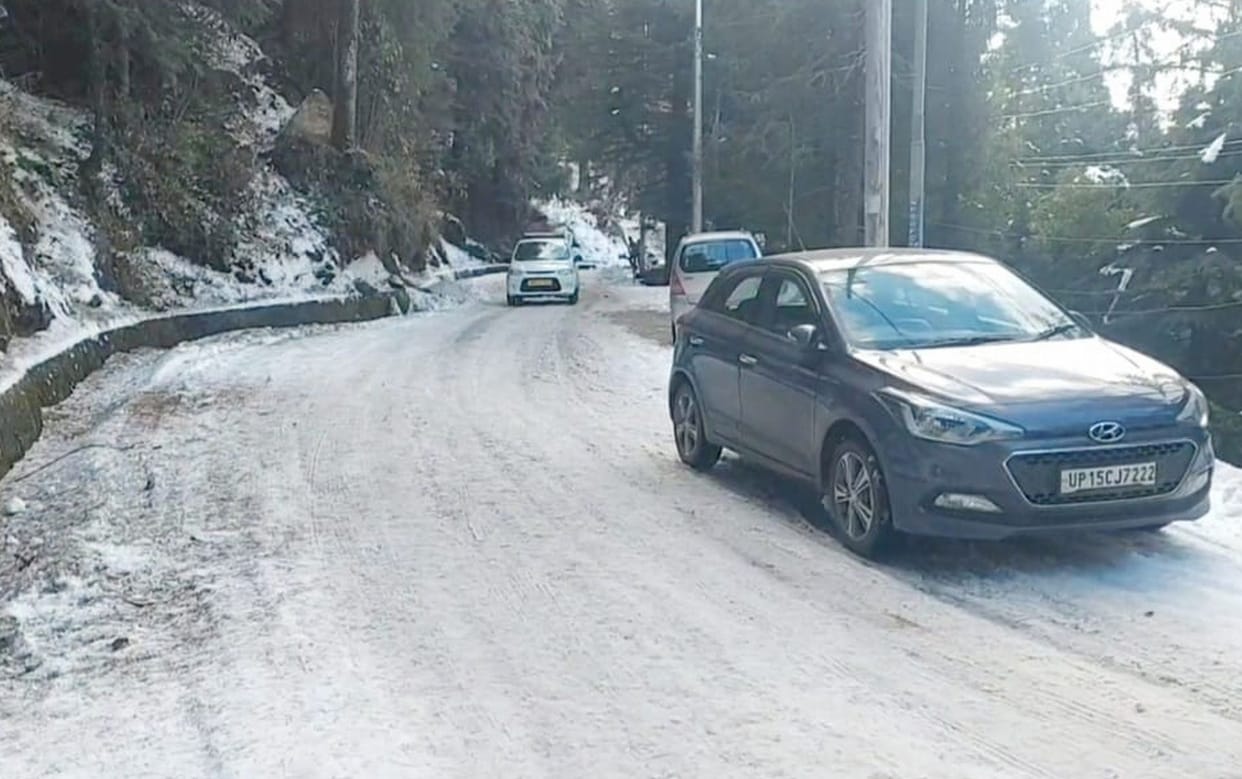 14 roads of Pangi closed, seven transformers stalled in Bharmour and Teesa.