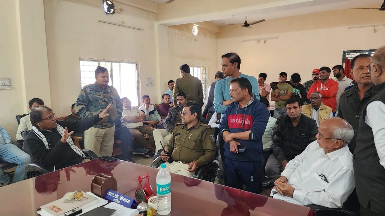 Damoh misbehaved with grain merchant president