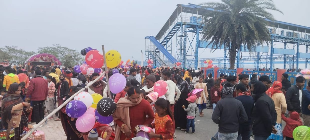 Tourists celebrated New Year at Girija Barrage instead of Katarnia Ghat.