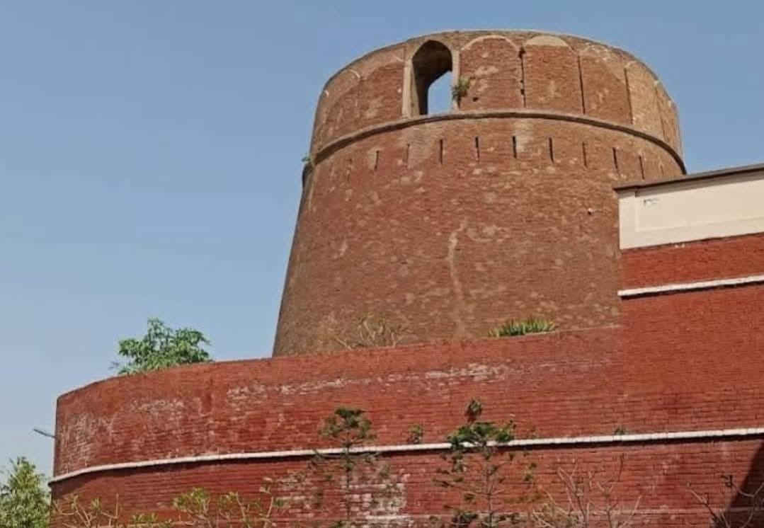 Administration's investigation revealed that the land of the fort was in the number of population.