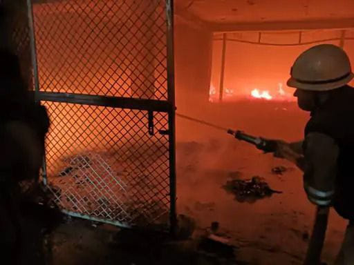 Fire broke out in a Namkeen godown, loss of lakhs