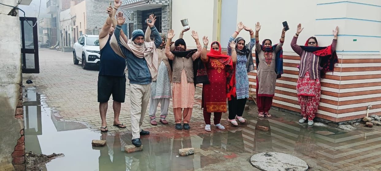 Sewerage jam in Gurudwara Colony on Rohtak Road for last three months.