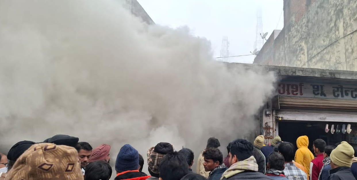 Fire in medicine shop due to short circuit, loss worth lakhs
