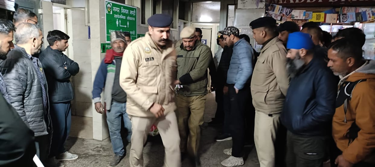 Dead body found under suspicious circumstances in the toilet of Indira Market Mandi