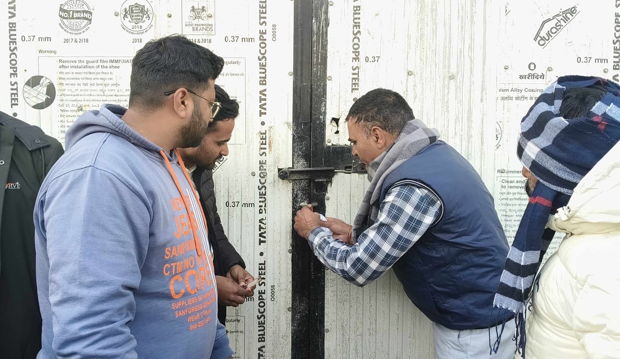 Municipality stopped illegal construction, stopped the ongoing work and sealed the building