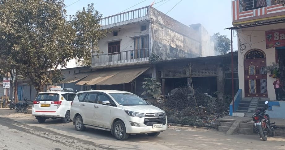 ED raids cloth merchant's house