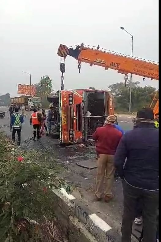 Roadways bus overturned on the highway in Amroha, six passengers injured