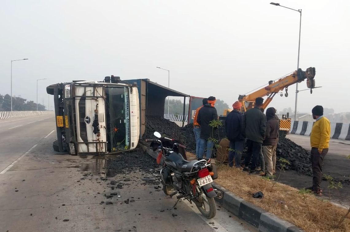 Coal laden truck overturns due to tire burst, jam on bridge