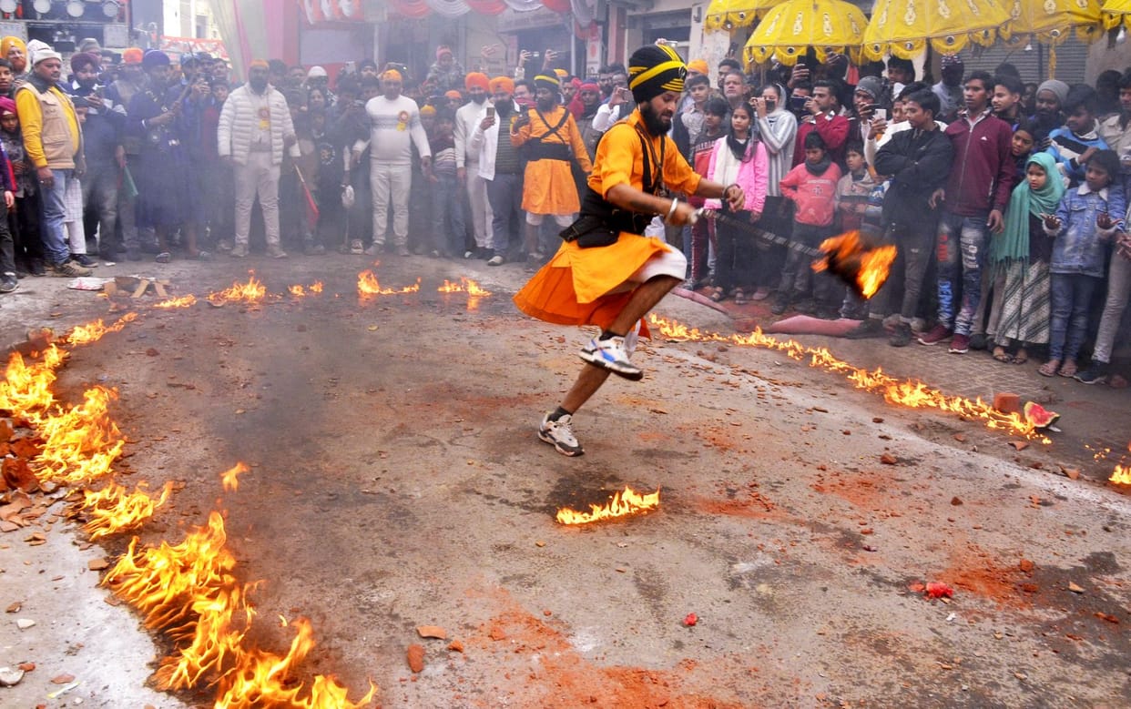 Nagar Kirtan was taken out with great pomp in the city