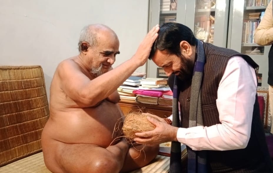 The Chief Minister reached Gupti Sagar Dham and took blessings from Gupti Sagar Maharaj