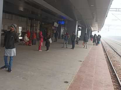 Varanasi-Delhi Kashi Vishwanath Express cancelled.