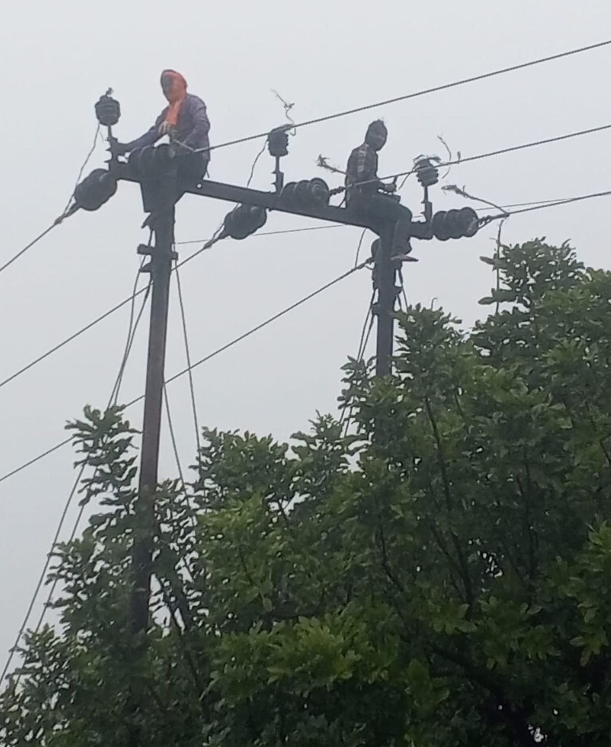 Even after 20 hours the electricity team could not find the fault, 300 villages lost power