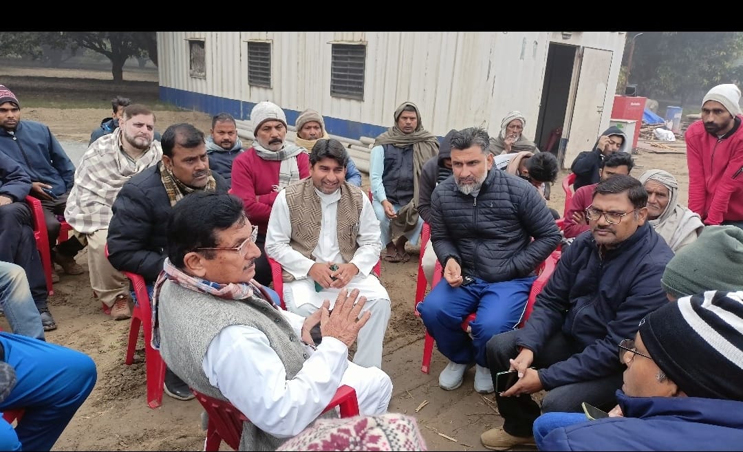 Demand for service road near Shahjahanpur-Nanpur Minor