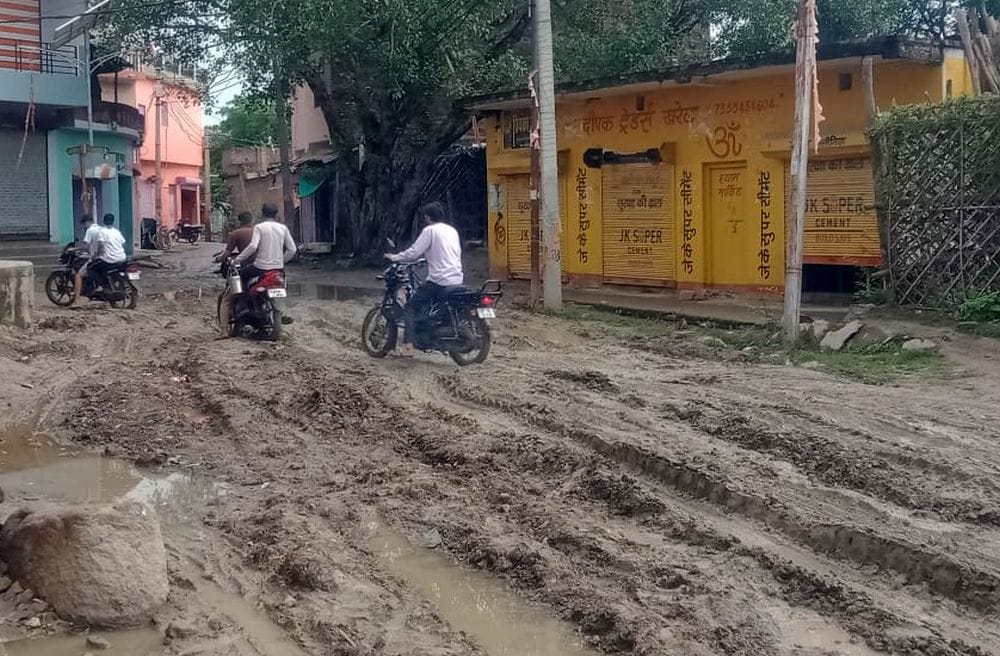 Kharela main market road turns into swamp
