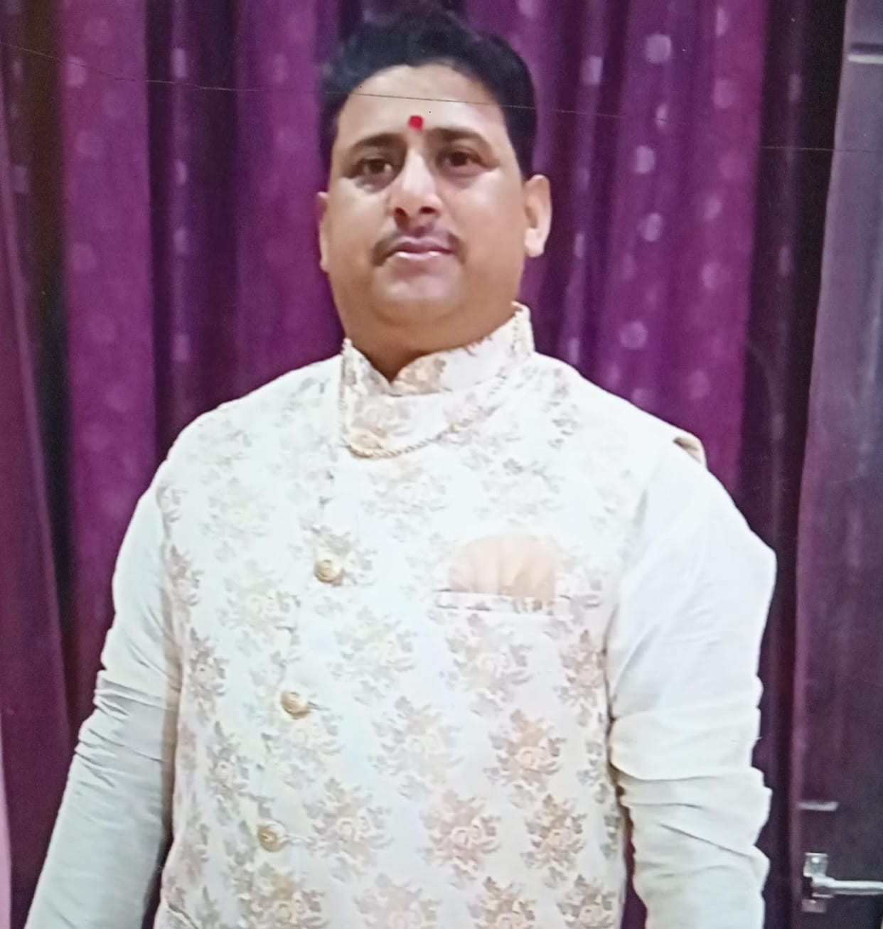 Dead body of young man found on roadside, accused of murder