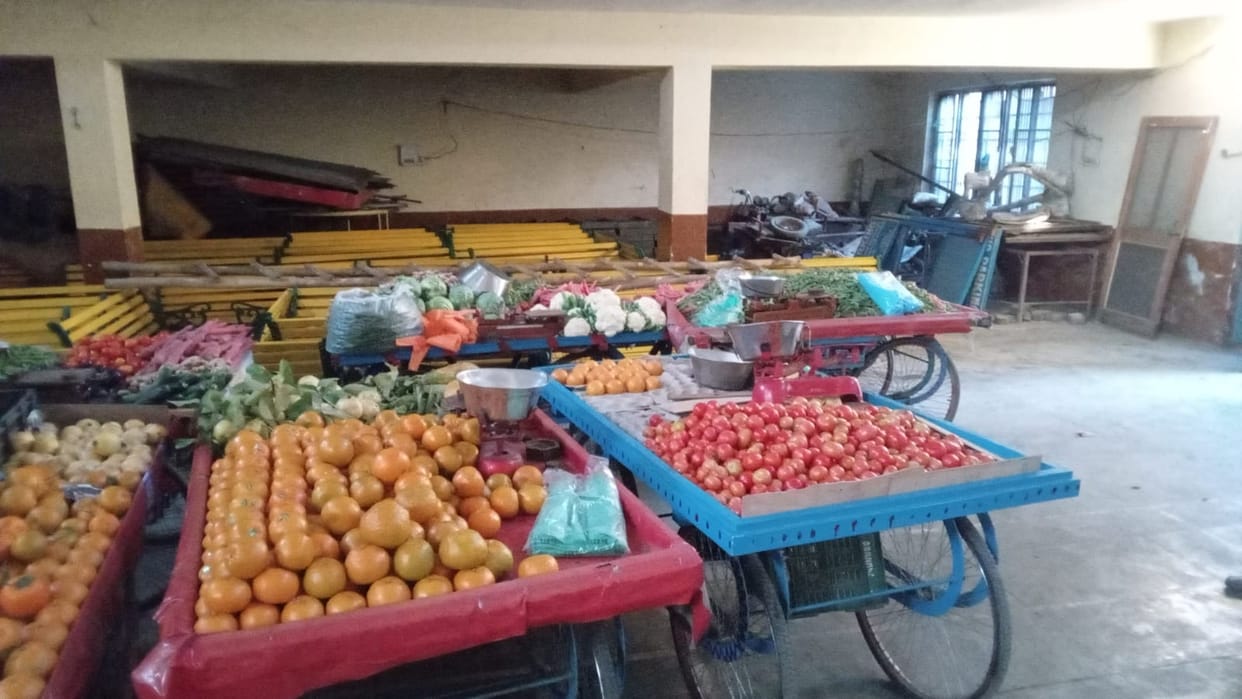 Municipal council action in non vending zone, 12 street vendors seized