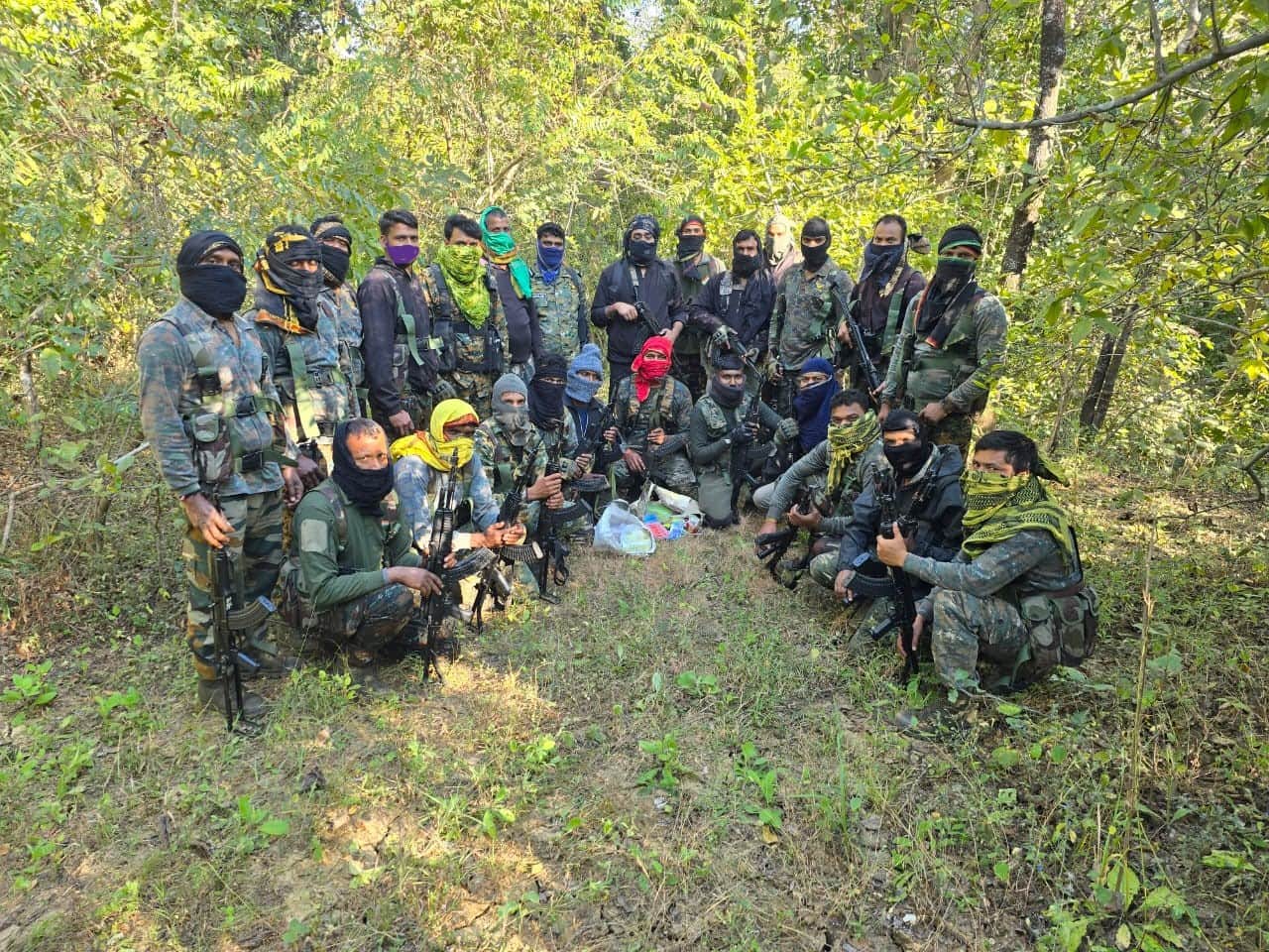 लांजी थानान्तर्गत धारमारा के जंगल में हाक फोर्स।