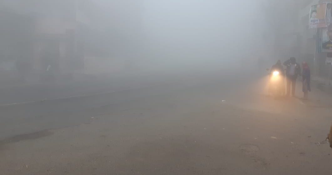 Shamli covered with dense fog