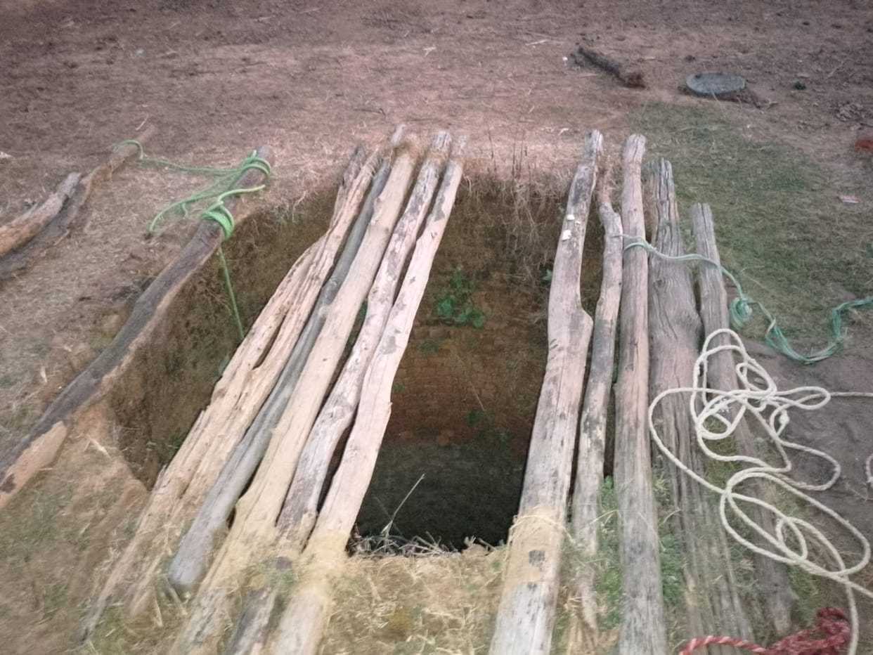 UP: The well of 100 year old Shiv temple is captured, where should people go to worship
