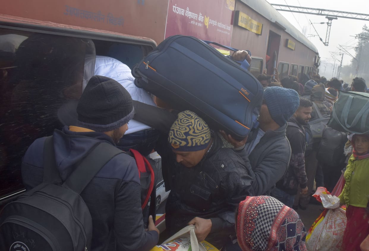 Dense fog slowed down the speed of trains...more than 33 trains late by hours