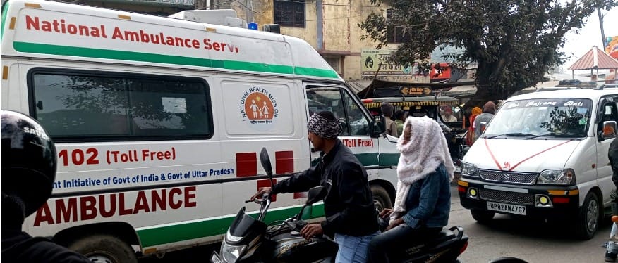 Ambulance carrying pregnant woman stuck in traffic jam for two hours