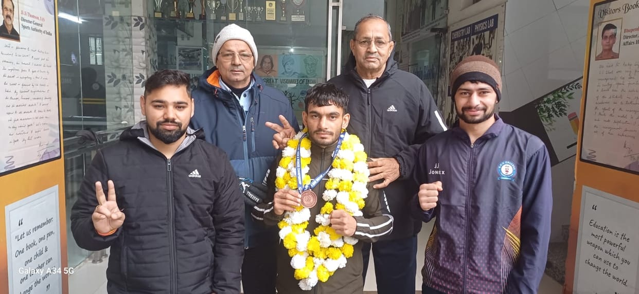 Welcome to the bronze medal winner of All India Inter-University Boxing Competition