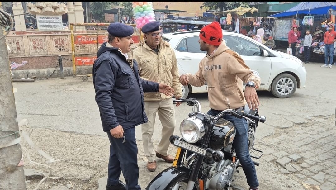 Police issued a challan of 21 thousand rupees for bursting crackers from a bullet bike