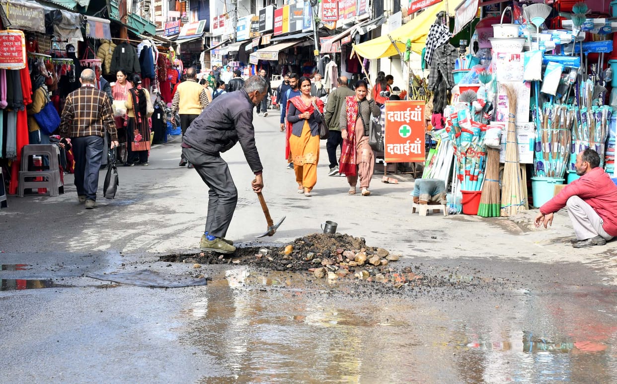 Due to broken drinking water pipe, water is being wasted on the road, people are worried.