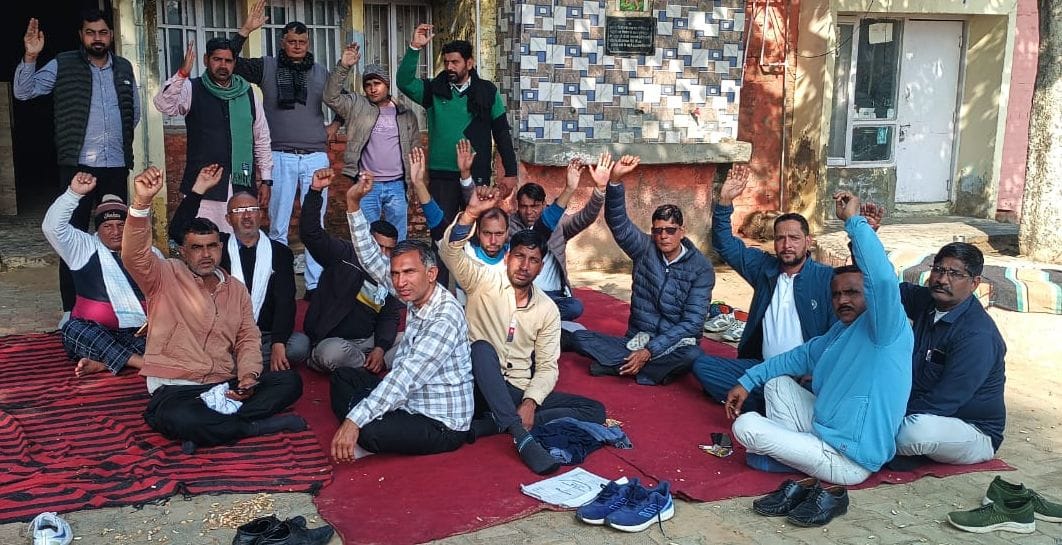 Employees' strike continues for the fourth day