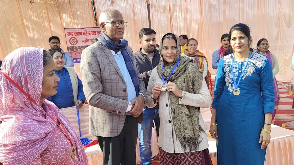 Kiran first, Chandravati second in 300 meter race event