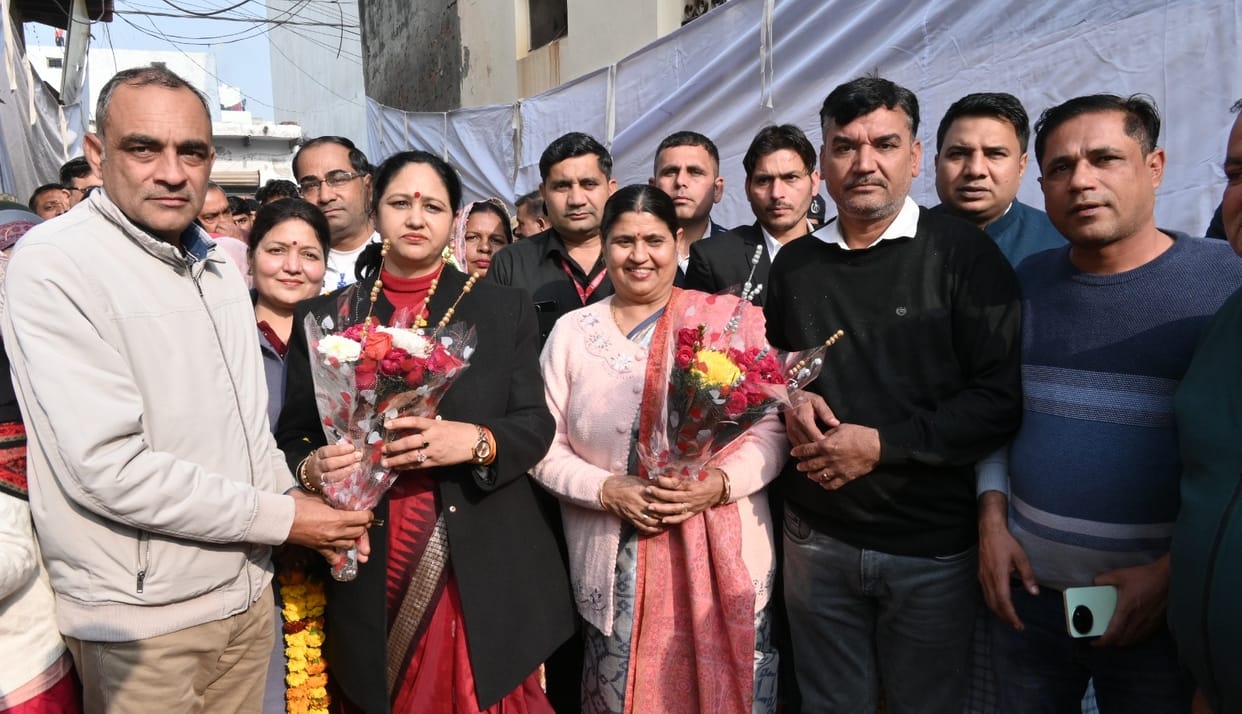 State Child Welfare Council Vice President Suman Saini listened to the problems of the villagers.