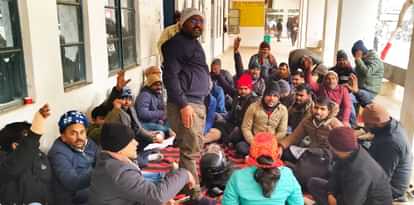 Lekhpals staged a protest, alleged action was being taken on fake complaints