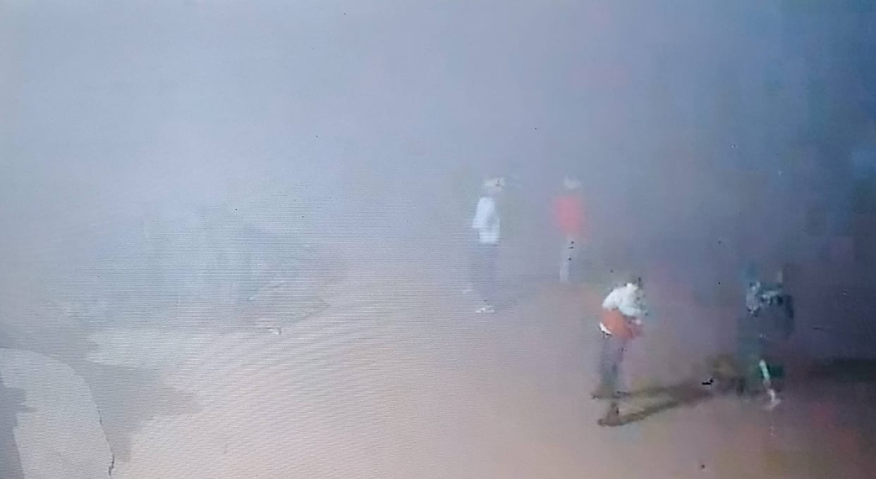 Stone pelting at Sarpanch's house at midnight, drug smugglers suspected, incident captured on camera